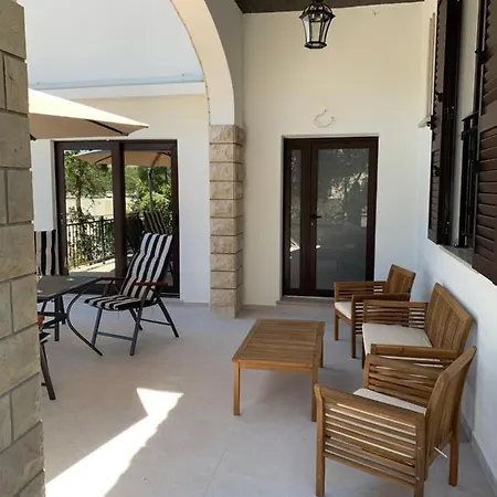 Safirus Apartment *