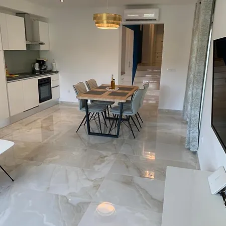 Apartament Safirus *