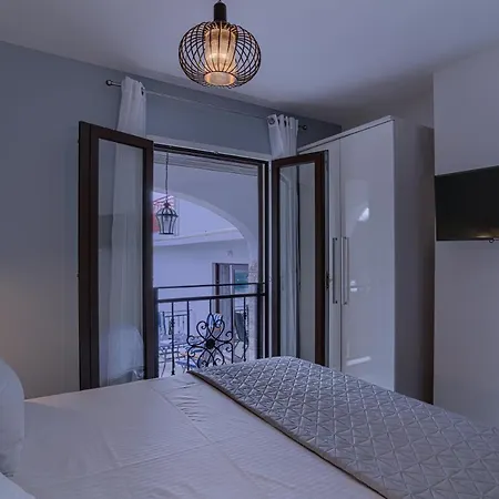 Safirus Apartment *